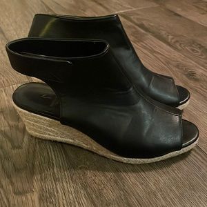 Simply Vera black wedges
